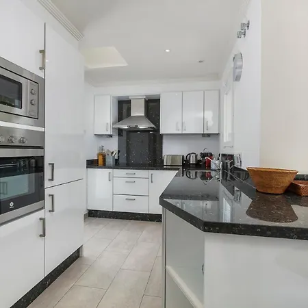 Casa Marissa, Contemporary 4 Bed In Puerto Banus Villa Marbella
