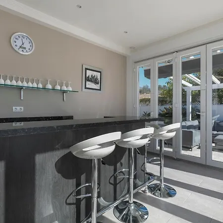 Casa Marissa, Contemporary 4 Bed In Puerto Banus Villa *