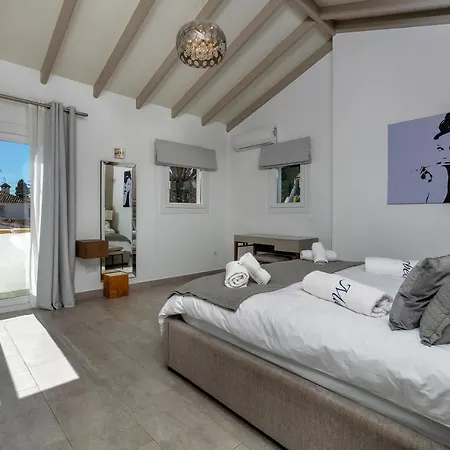 Casa Marissa, Contemporary 4 Bed In Puerto Banus Villa Marbella
