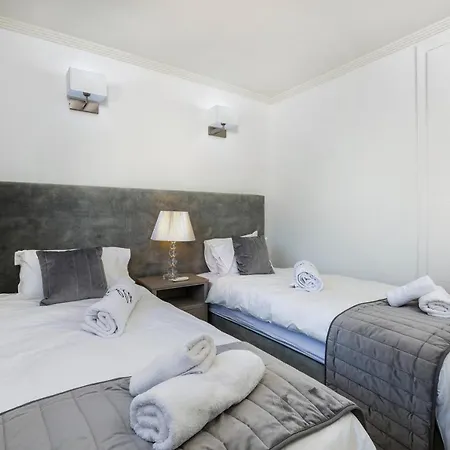 Casa Marissa, Contemporary 4 Bed In Puerto Banus * Marbella